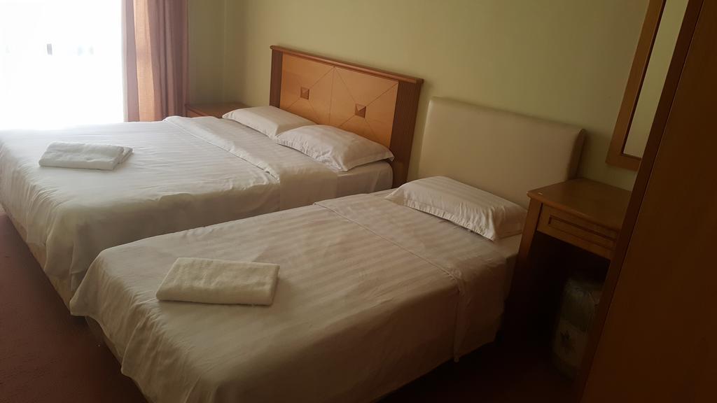 Homestay Marina Court Resort Kota Kinabalu Esterno foto